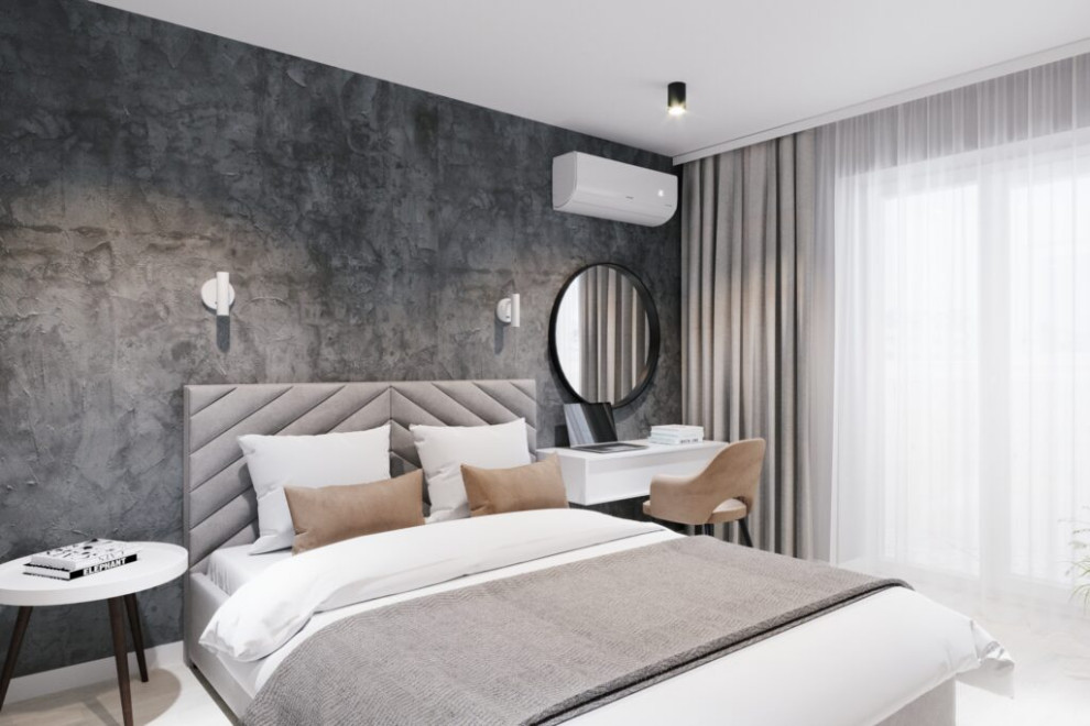 Стильный дизайн: хозяйская, серо-белая спальня среднего размера в современном стиле с серыми стенами, полом из ламината, бежевым полом, обоями на стенах и акцентной стеной без камина - последний тренд