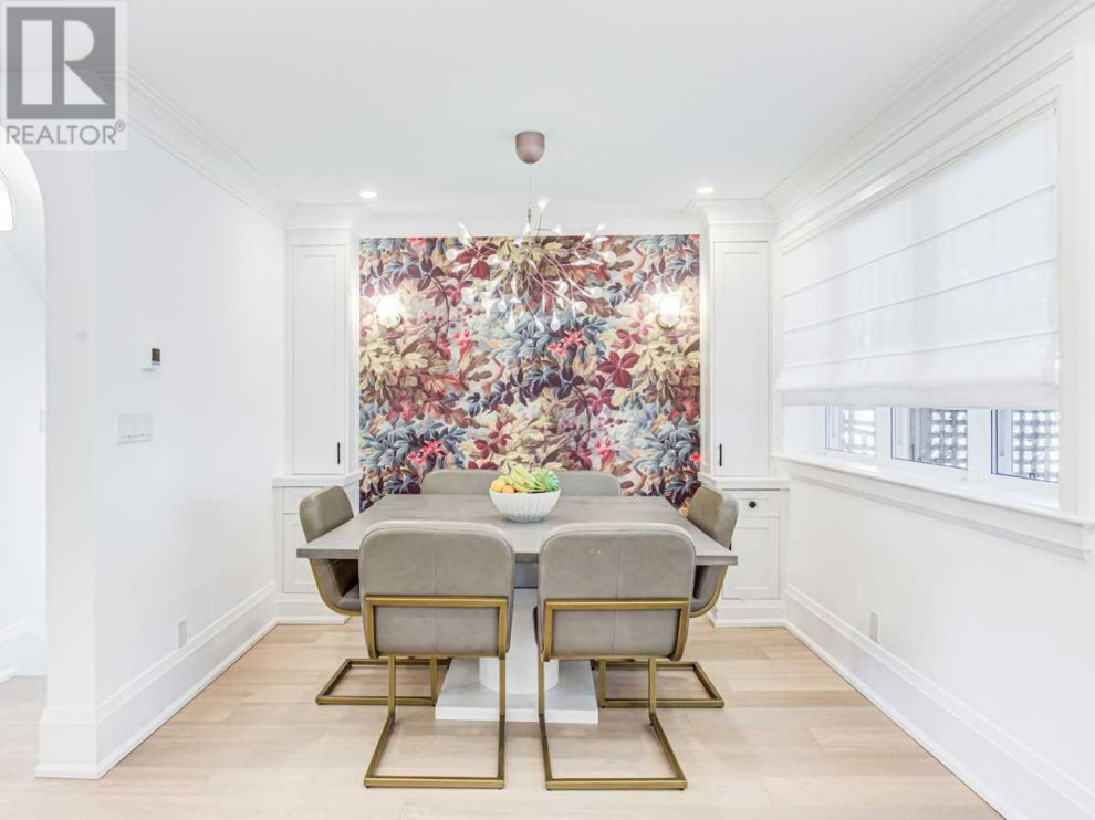 Inspiration for a transitional dining room remodel in Toronto