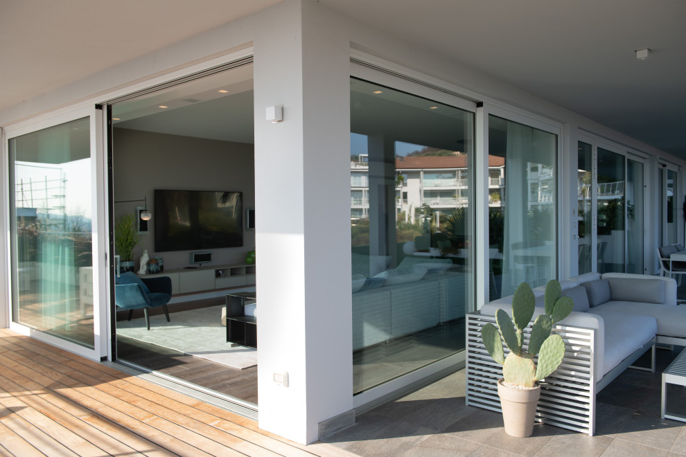 Интерьер апартамента в HPA, Паденге-Суль-Гарда, Италия