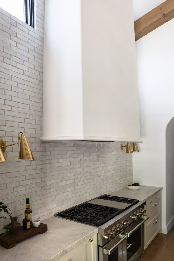 Kitchen - transitional kitchen idea in Phoenix