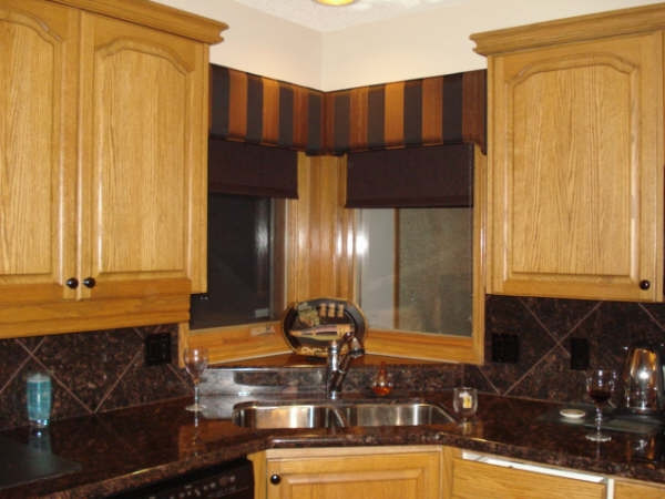 Kitchen - craftsman kitchen idea in Calgary