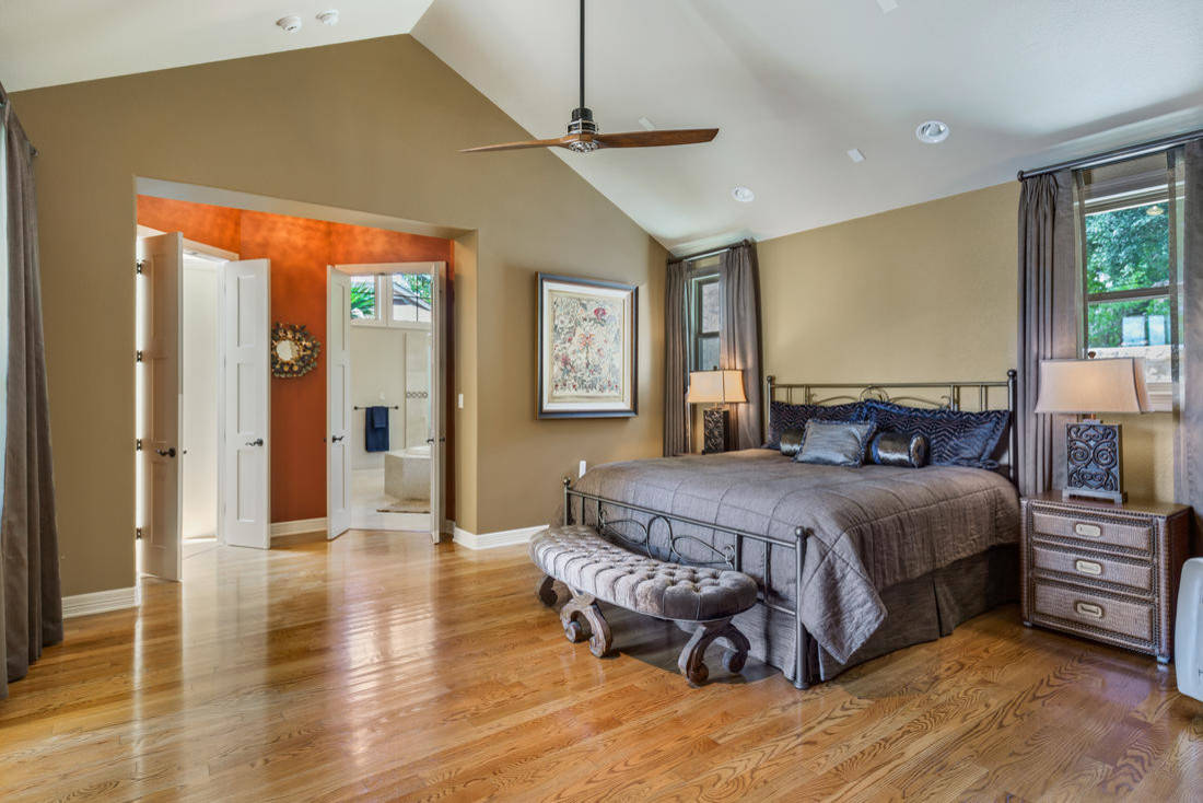 Alamo Heights bold traditional