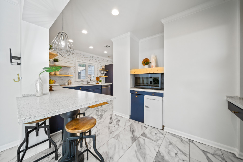 Kitchen - transitional kitchen idea