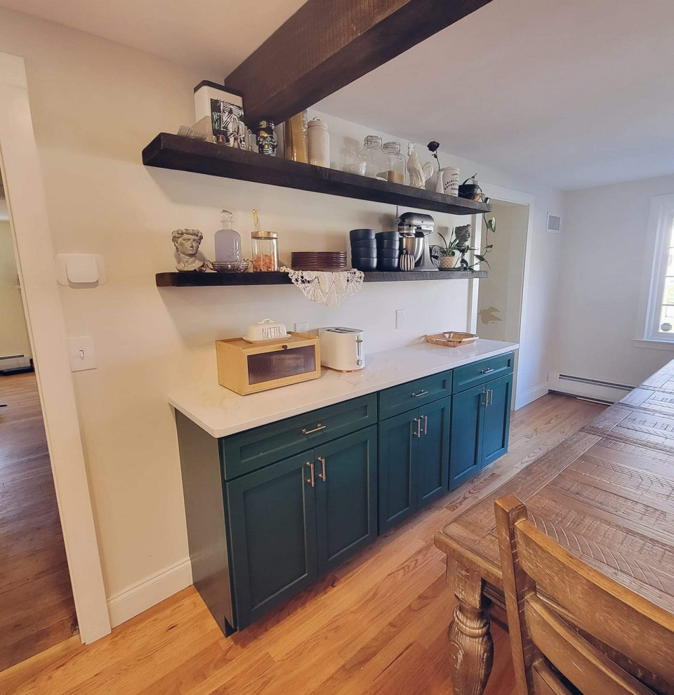 Mid-sized traditional u-shaped eat-in kitchen in Bridgeport with a farmhouse sink, shaker cabinets, green cabinets, quartzite benchtops, white splashback, porcelain splashback, coloured appliances, medium hardwood floors, brown floor and white benchtop.