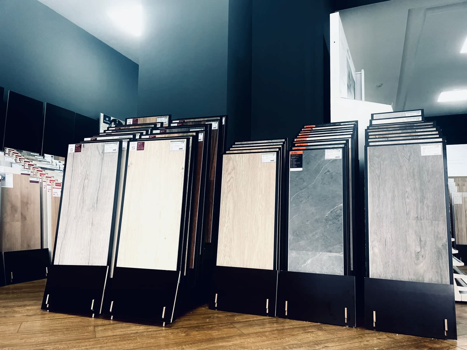 Пол Страны , шоурум