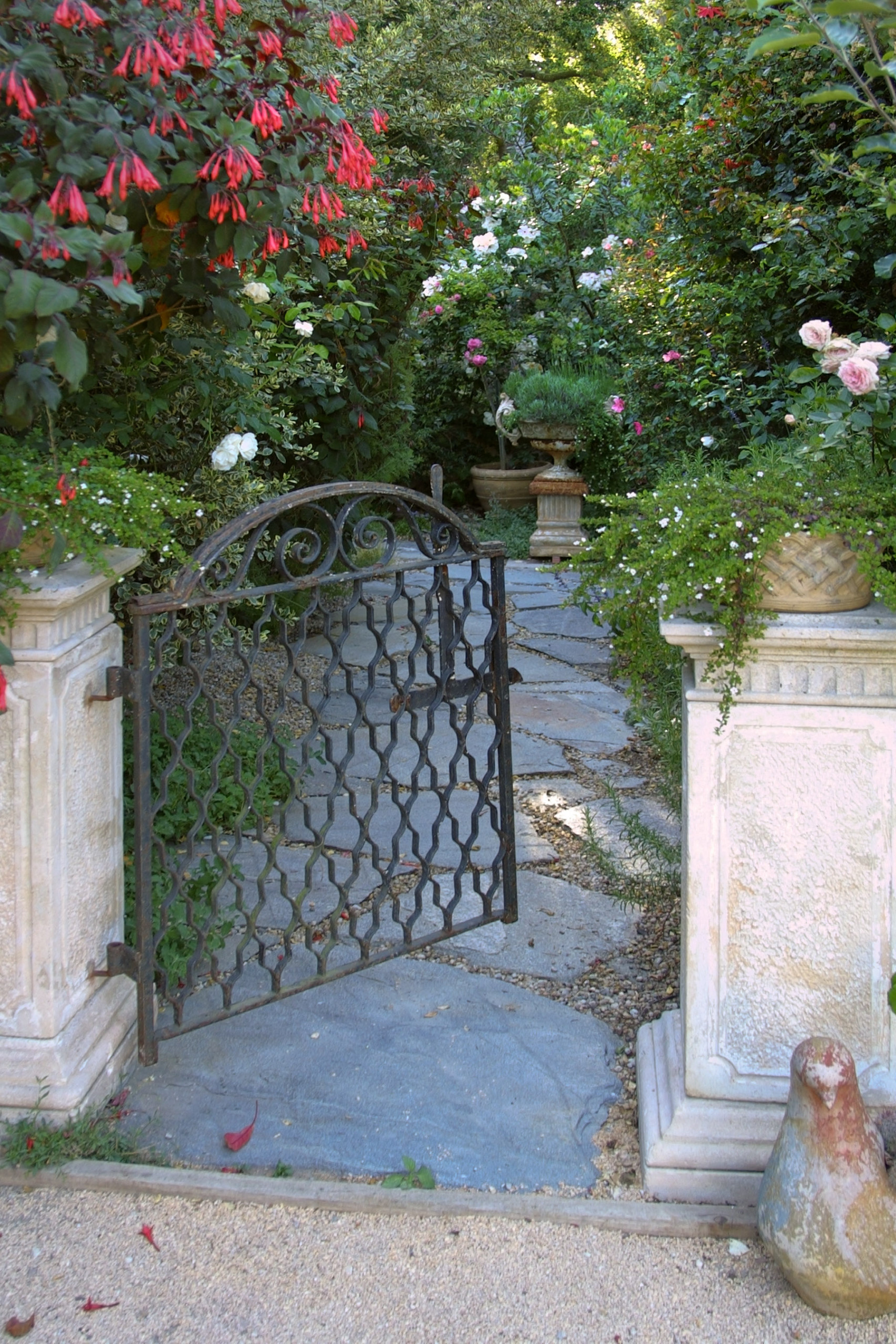 77 Gorgeous Garden Gates, image size:1706x2560
