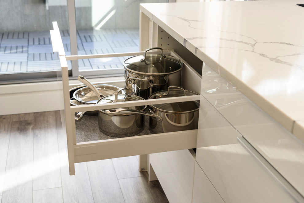 Home design - modern home design idea in Vancouver