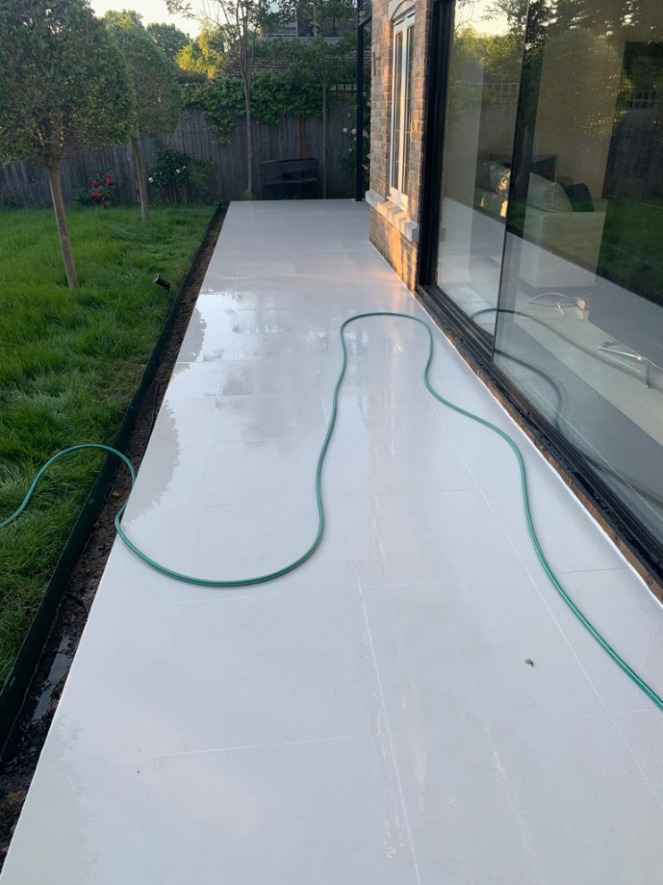 White porcelain courtyard