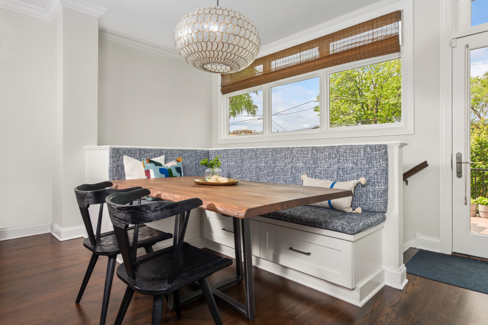 Example of a transitional kitchen design in Chicago