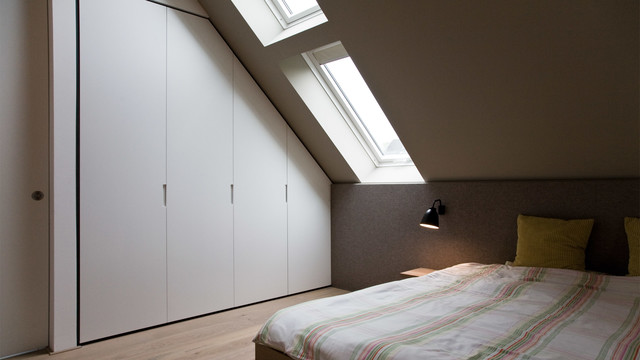 Schlafzimmer Unter Einer Dachschrage Minimalistisch