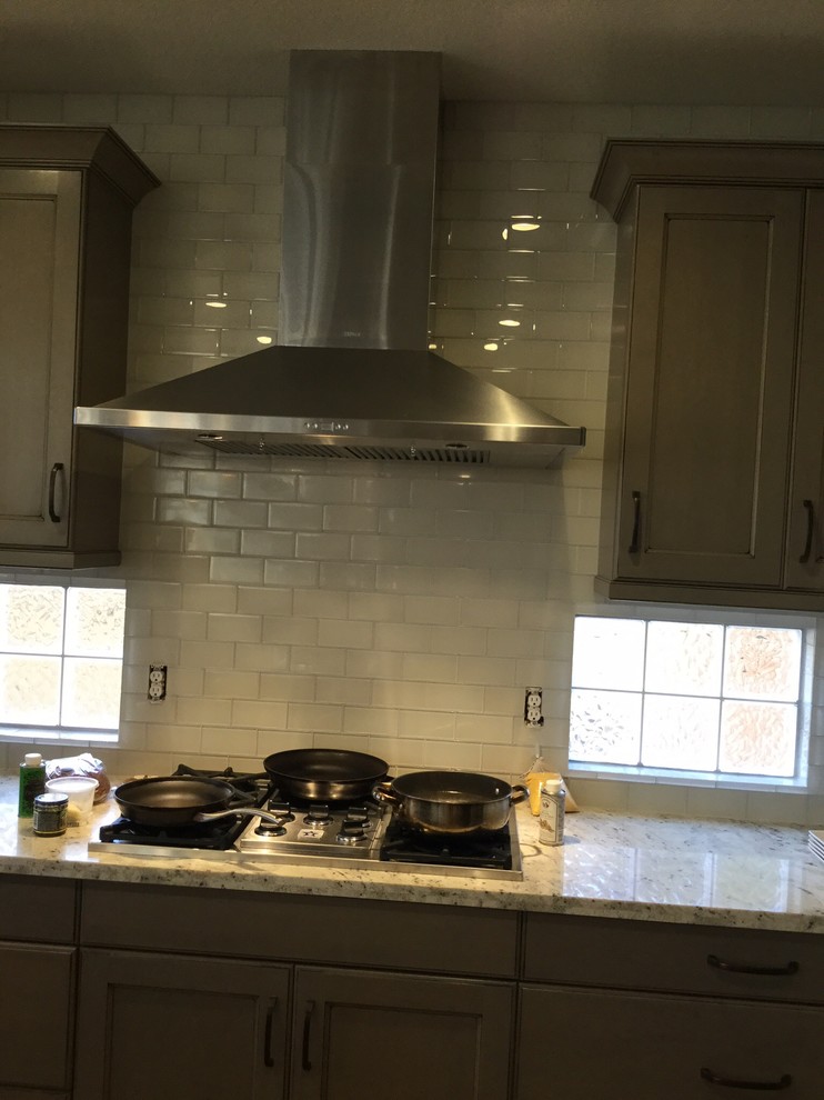 Kitchen - transitional kitchen idea