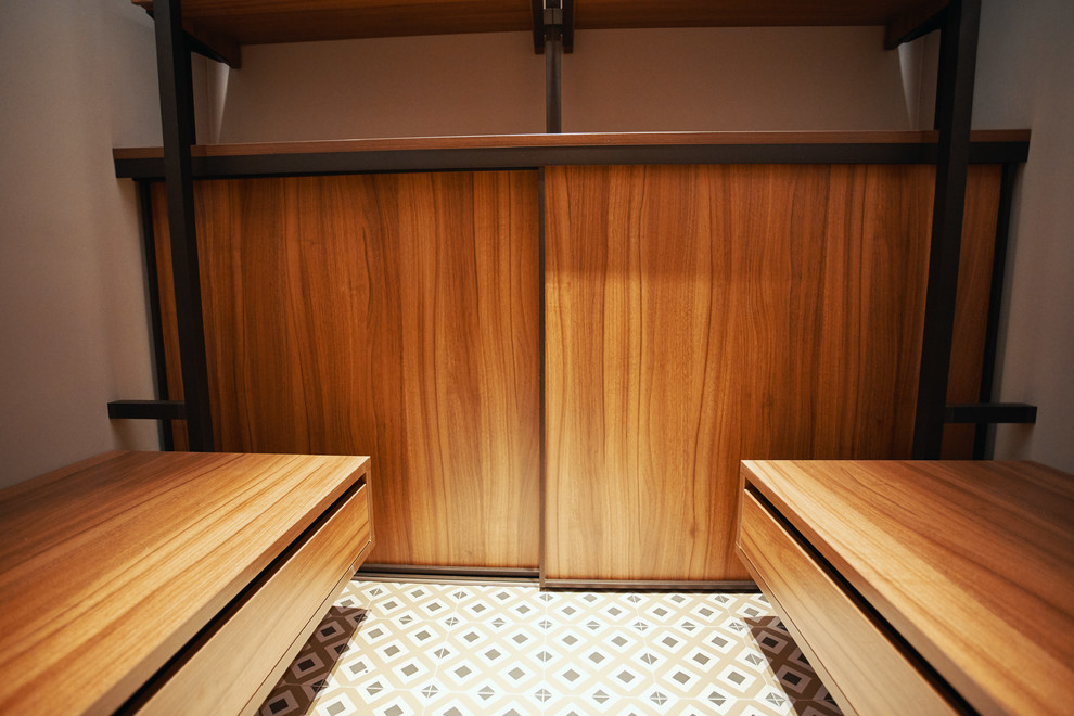 raumplus в интерьере квартиры на Минской, гардеробная UNO коридор