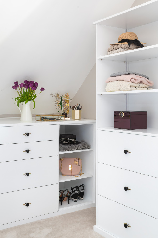 Inspiration for a mid-sized contemporary women's walk-in wardrobe in Surrey with open cabinets, white cabinets, carpet and beige floor.