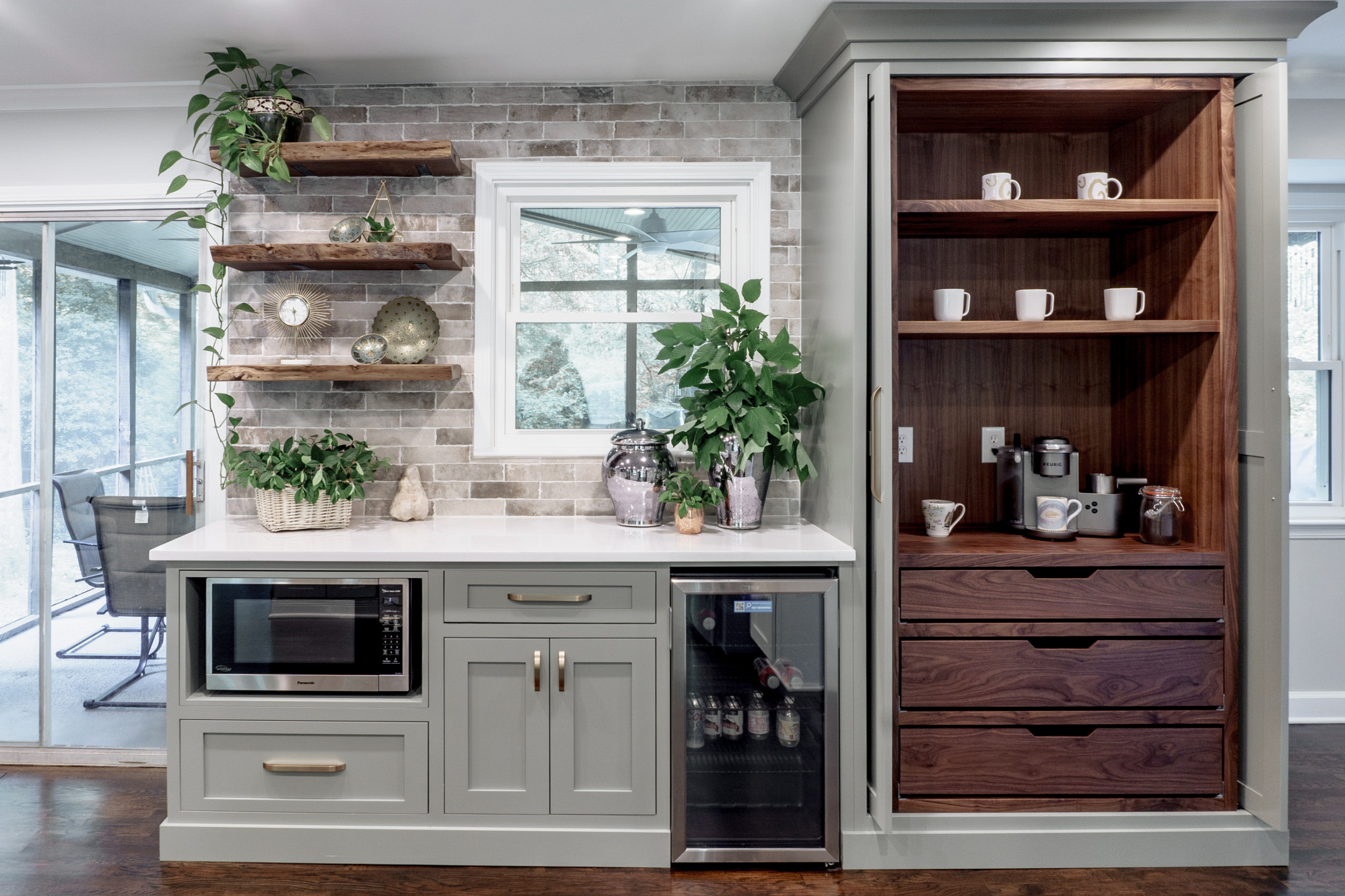 ATLANTA - Modern Rustic Warm kitchen