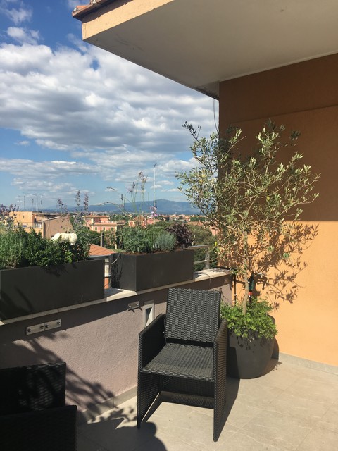 Una terrazza romana urban mediterranean contemporary-deck