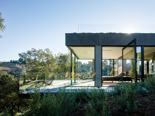 Oak Pass Main House moderne-terrasse-en-bois