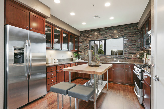 Loft-Style Townhome in West Oakland moderne-koekken