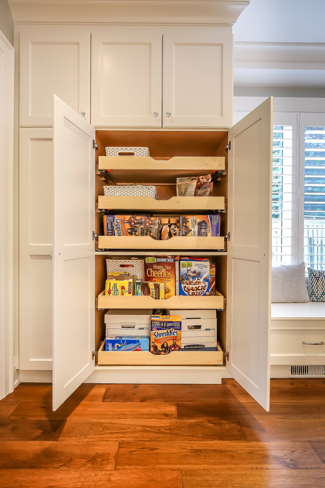 Example of a transitional kitchen design in Toronto