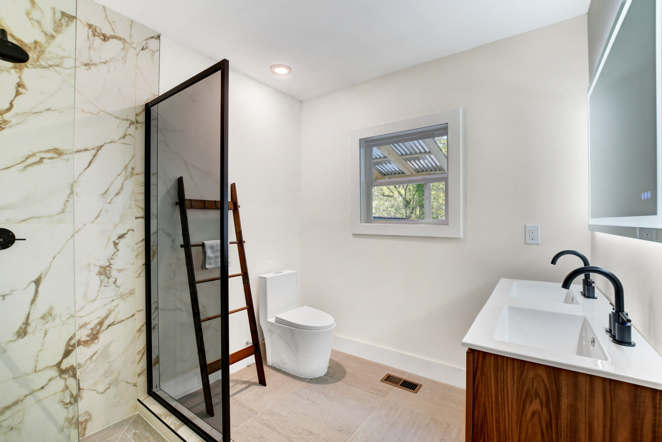 Example of a bathroom design in Atlanta