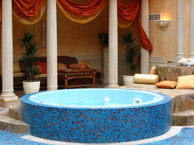 Оформление бассейнов и ванных комнат