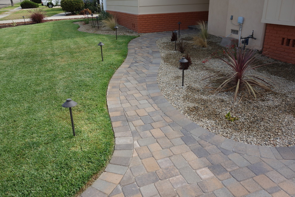 Inspiration for a transitional home design remodel in Orange County
