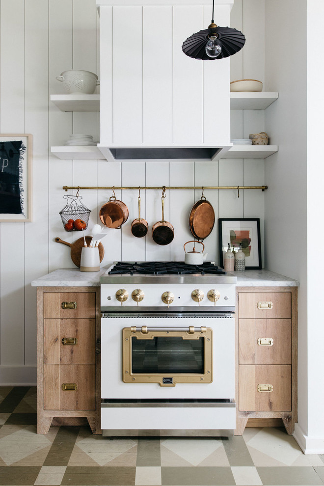 Kate Marker uses a Big Chill Slim and 30" Classic Range in Cottage Makeover - Chicago based designer Kate Marker mixed our Big Chill Slim fridge in custom color Beige Red (#3012) and a 30” Classic Range in White with brass trim at the Leo Cottage in Union Pier, Michigan.   

Design Credit: @katemarkerinteriors @leocottage 
Photographer: @margaretrajic