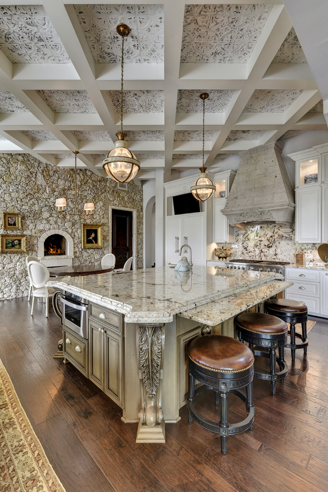 Tuscan kitchen photo in Austin