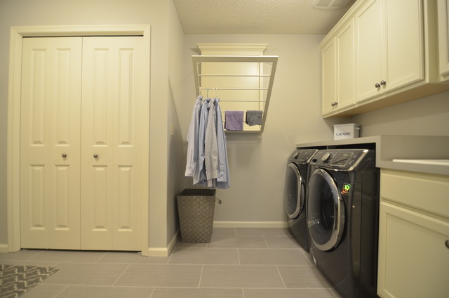 Laundry and Entry klassisch-modern-hauswirtschaftsraum
