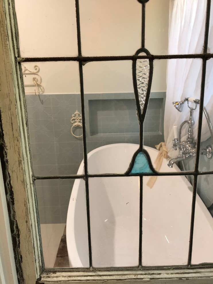 Design ideas for an eclectic bathroom in Sydney.