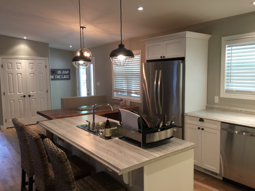 Mountain style kitchen photo in Toronto