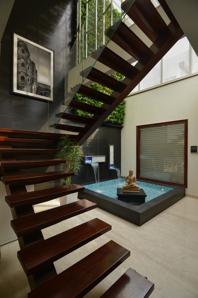 Inspiration for a contemporary u-shaped staircase in Delhi.
