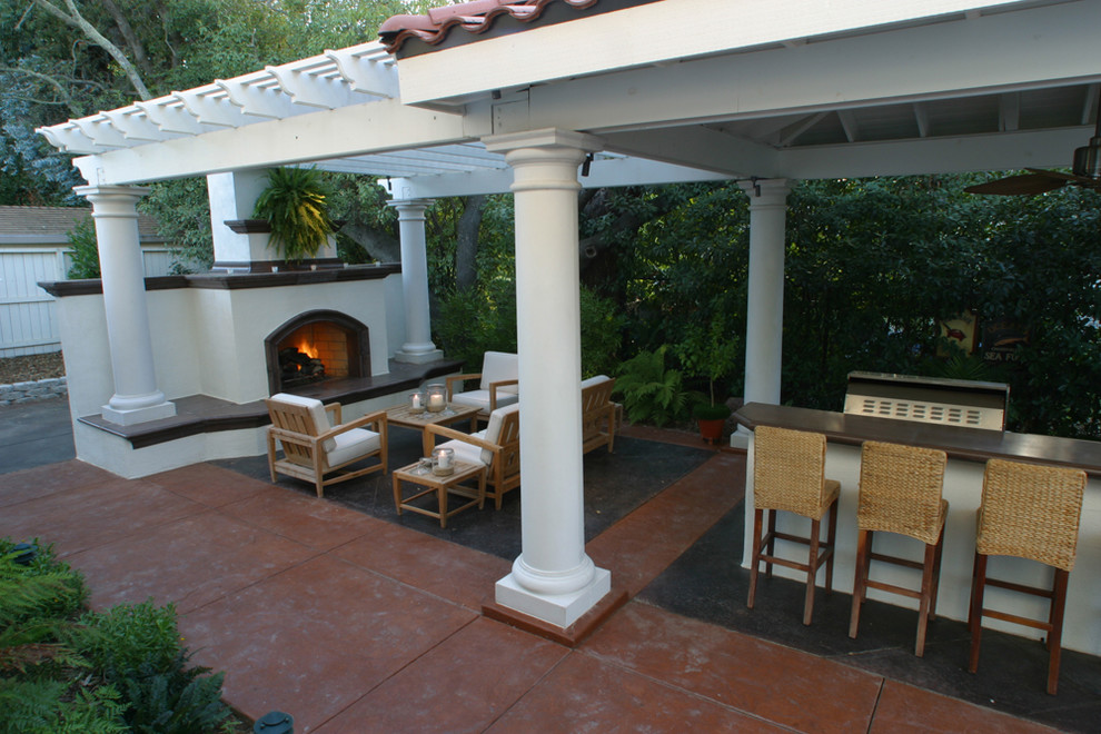 Mediterranean patio in Sacramento.