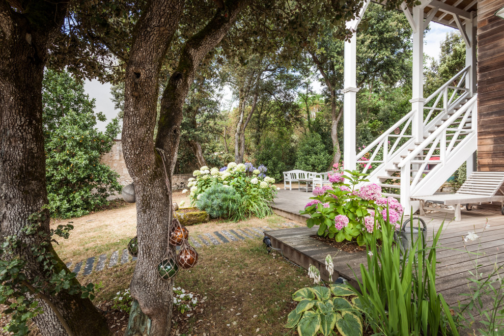 Foto di un privacy in giardino tradizionale esposto a mezz'ombra di medie dimensioni e dietro casa con pedane