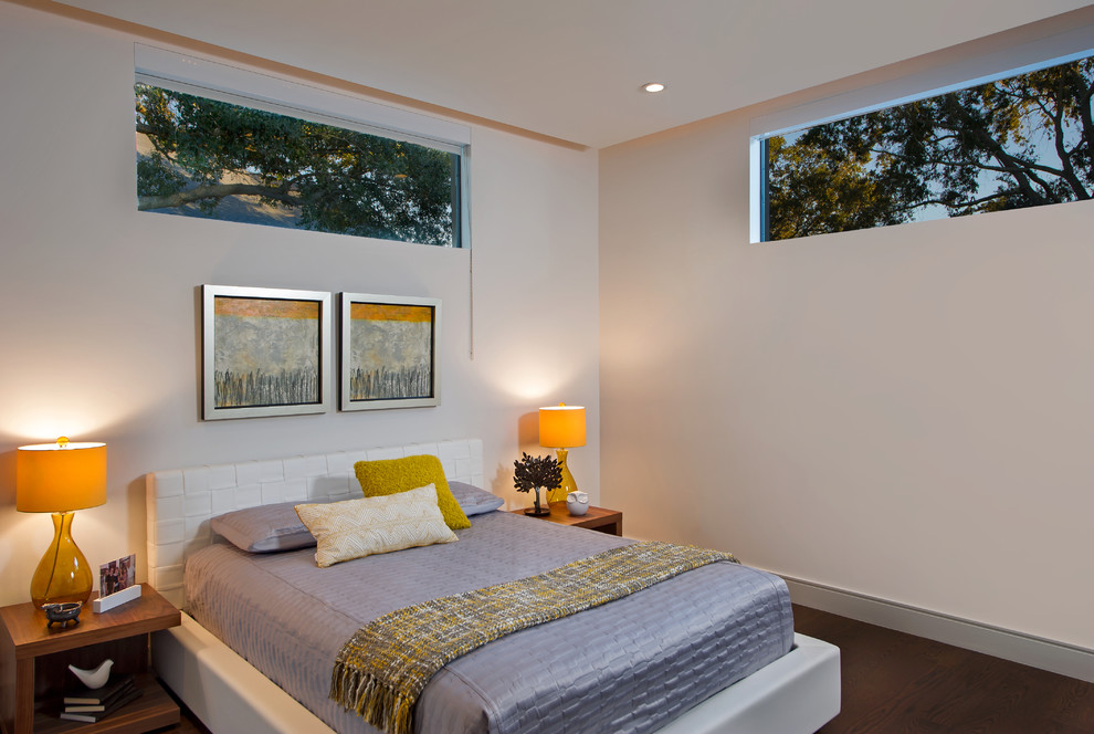 This is an example of a contemporary bedroom in Orlando.