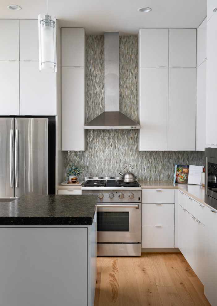 Inspiration for a transitional kitchen remodel in Austin