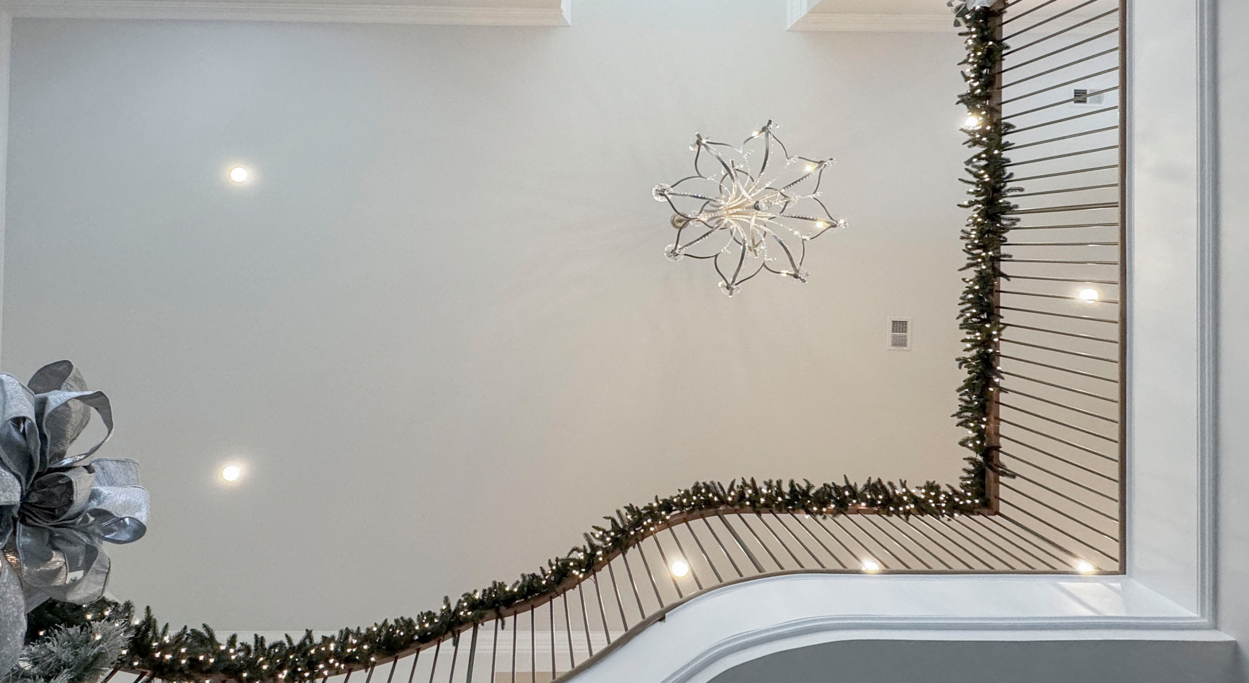 116_Elegant & Eye-catching Curved Staircase, Leesburg VA 20175