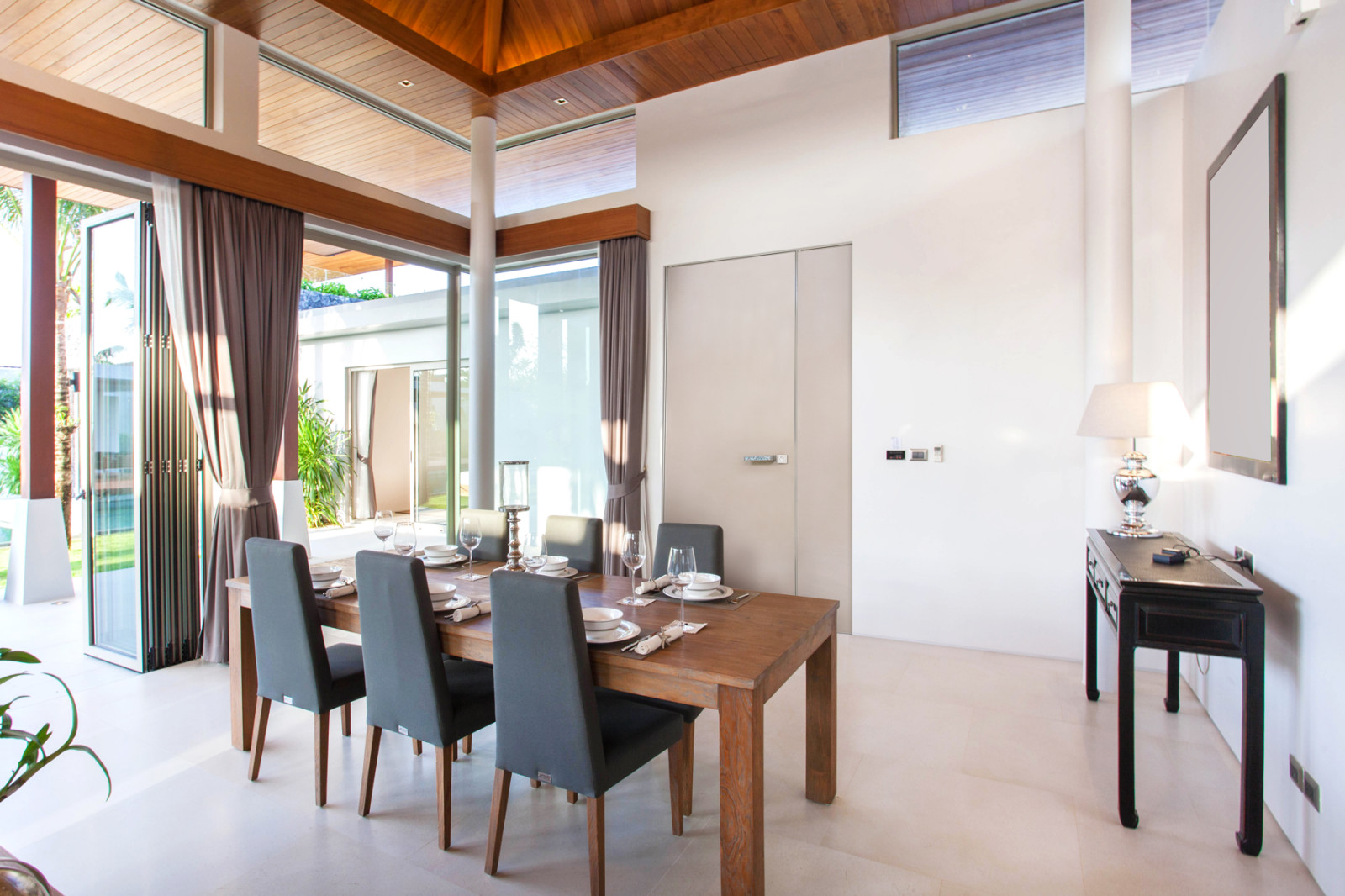 Exclusive glass doors