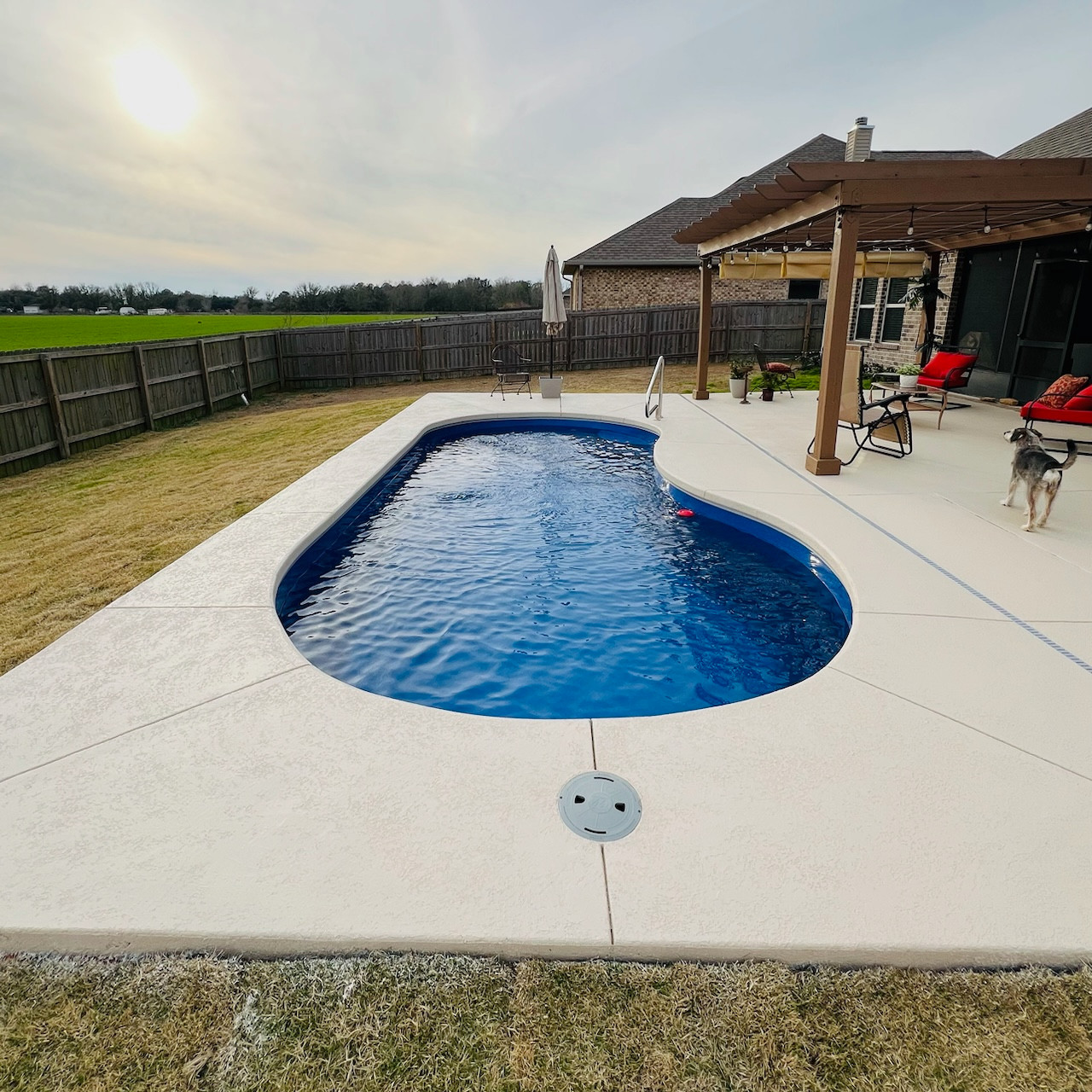 FIBERGLASS POOLS