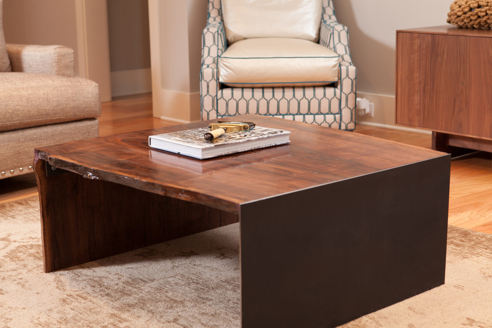 Transitional home design photo in Charleston