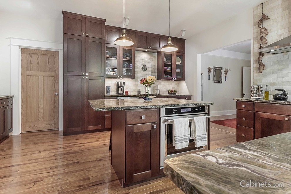 Minimalist kitchen photo in Tampa with shaker cabinets and red cabinets