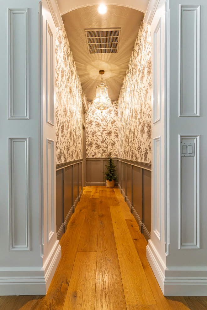 Transitional hallway photo in Boise