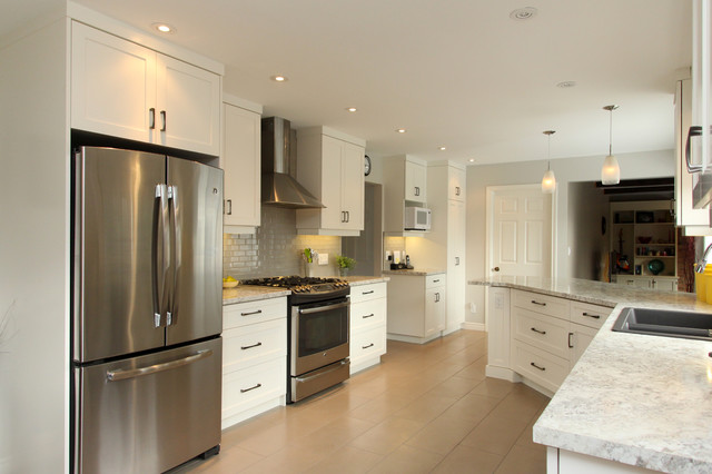 Kitchen: Curved Countertop klassisch-modern-kueche