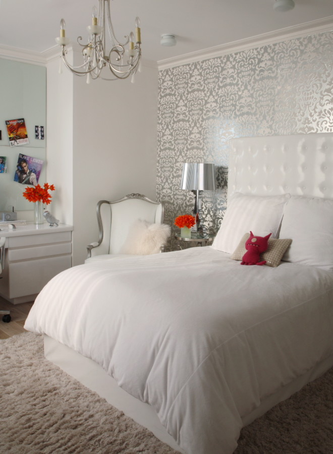Design ideas for a mid-sized contemporary bedroom in New York with white walls and light hardwood floors.