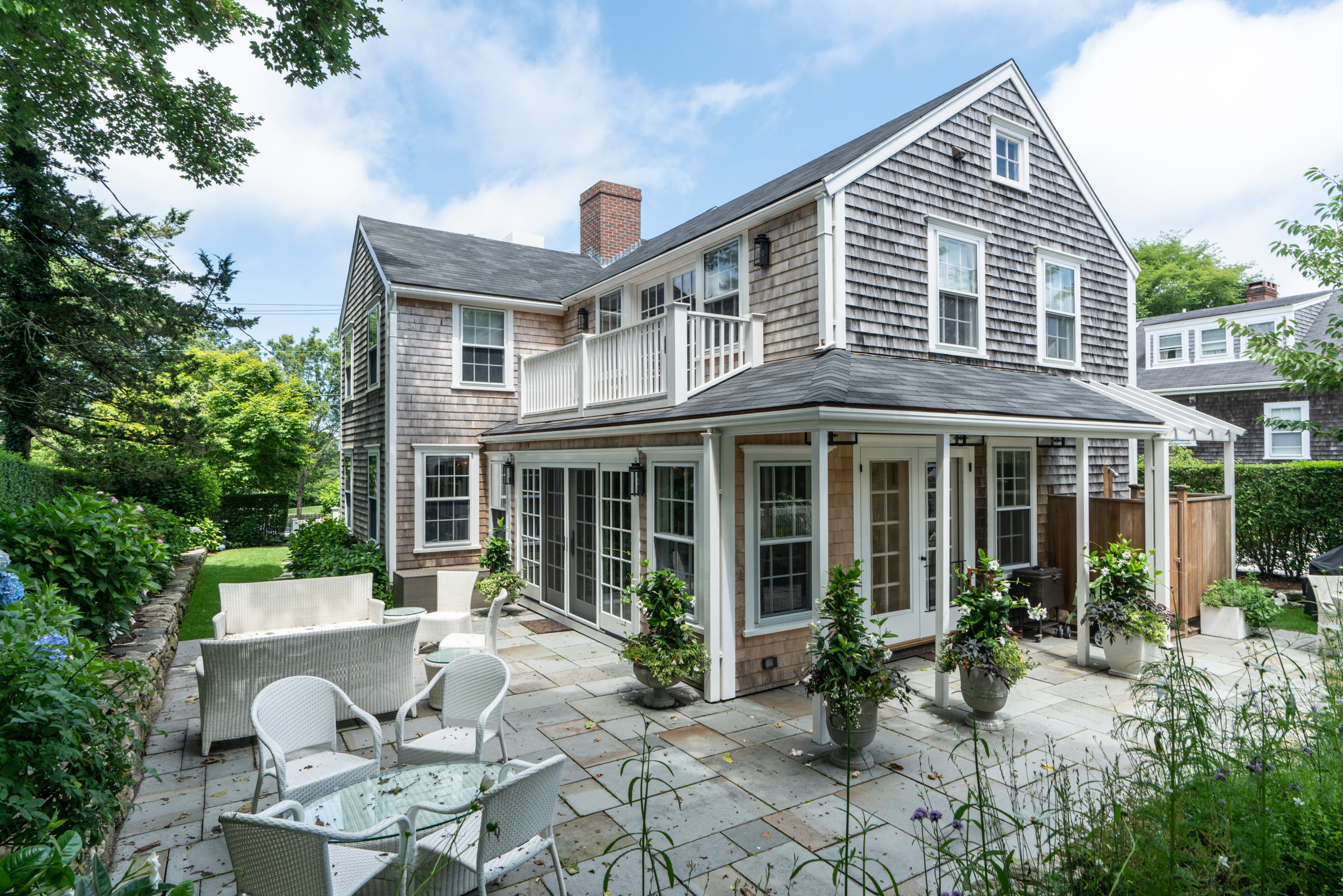 75 Coastal Exterior Home Ideas You'll Love - January, 2026 | Houzz, image size:2560x1708