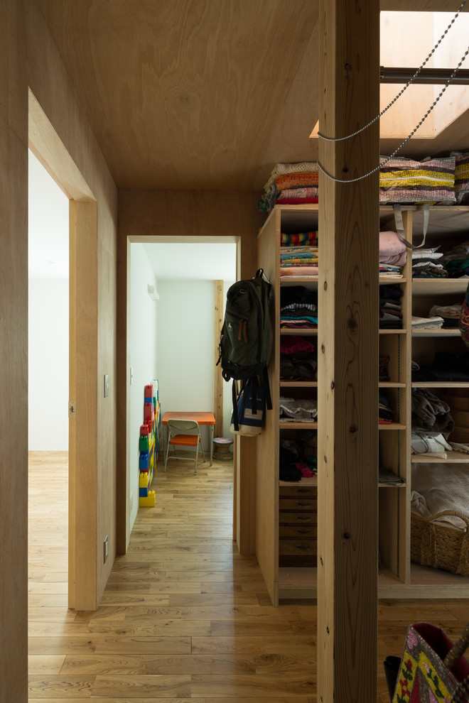 Inspiration for a contemporary storage and wardrobe in Tokyo.