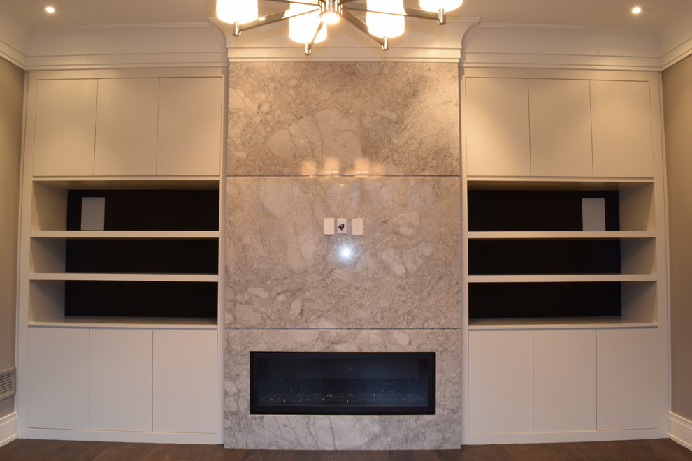 Example of a transitional home design design in Toronto