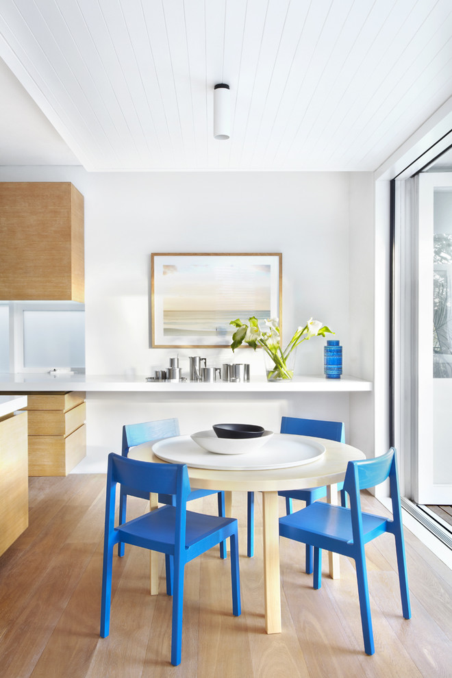 Design ideas for a contemporary kitchen/dining combo in Sydney with white walls and medium hardwood floors.