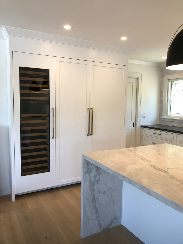 Transitional home design photo in San Francisco