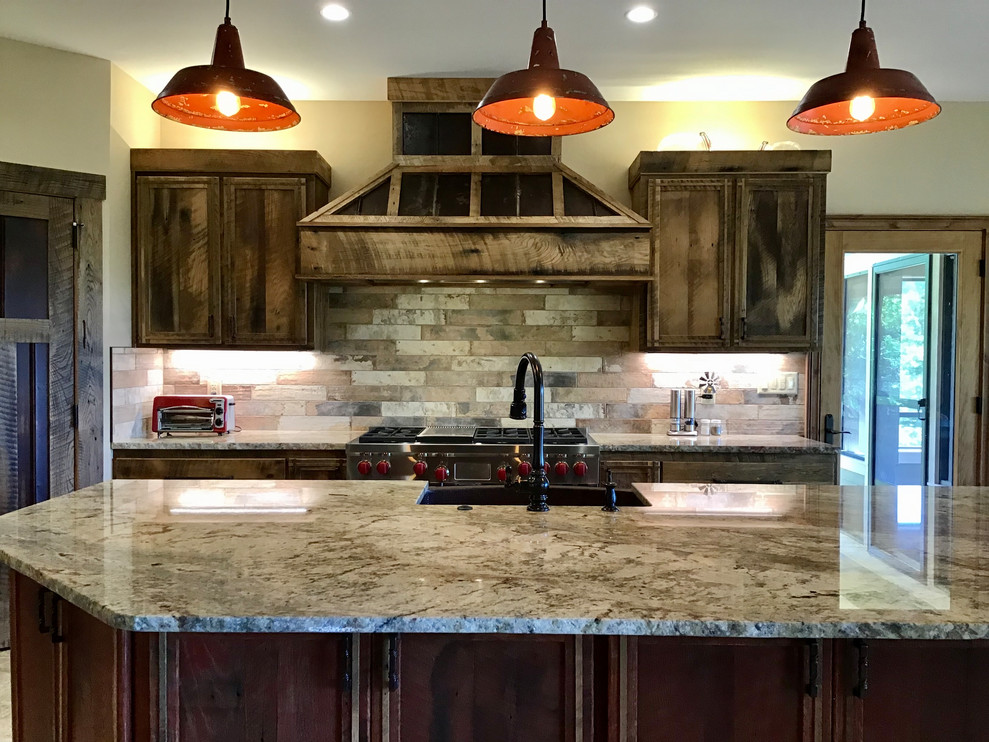 Large mountain style single-wall eat-in kitchen photo with an island