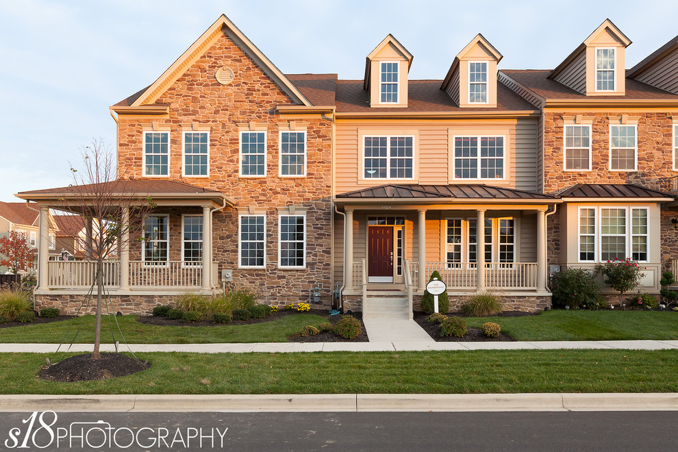 Design ideas for a mid-sized traditional two-storey beige exterior in Philadelphia with vinyl siding.